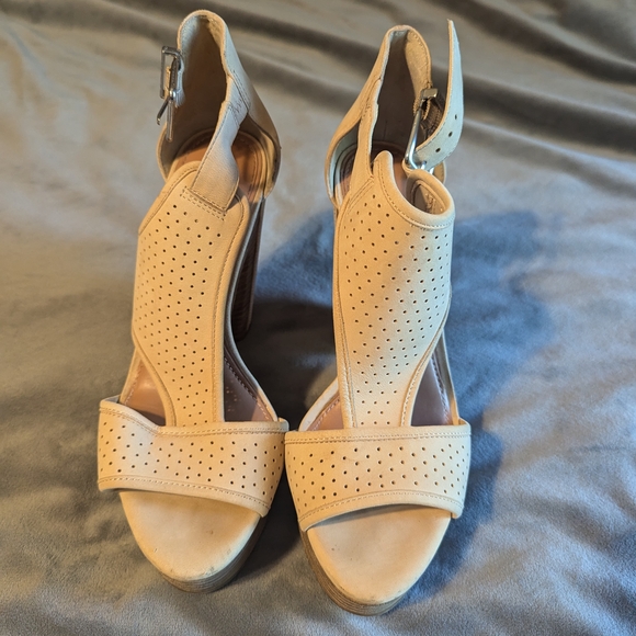 Gianni Bini Shoes - Gianni Bini Cream Heels Sophisticated Style